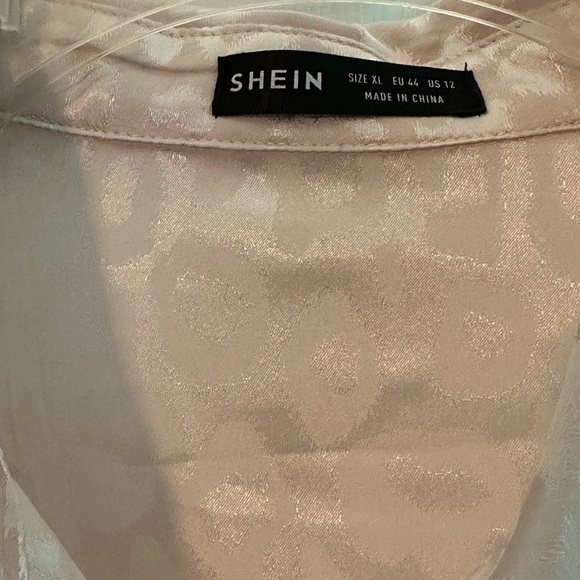 NWOT shiny leopard print blouse - Picture 4 of 4